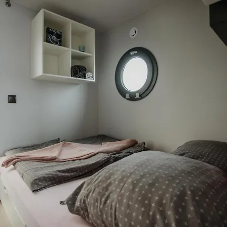 Botel La Mare Apart M Cityport Ferienwohnung *