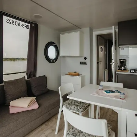 Botel La Mare Apart M Cityport Ferienwohnung *